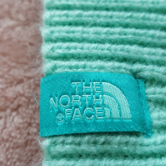 The North Face girls hat - Picture 2 of 6